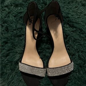 Super cute and comfortable. Worn for prom.